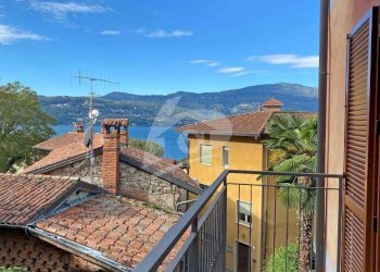 balcone1.jpg - Bilocale Via Canton di Corte 27, Laveno-Mombello - foto 2