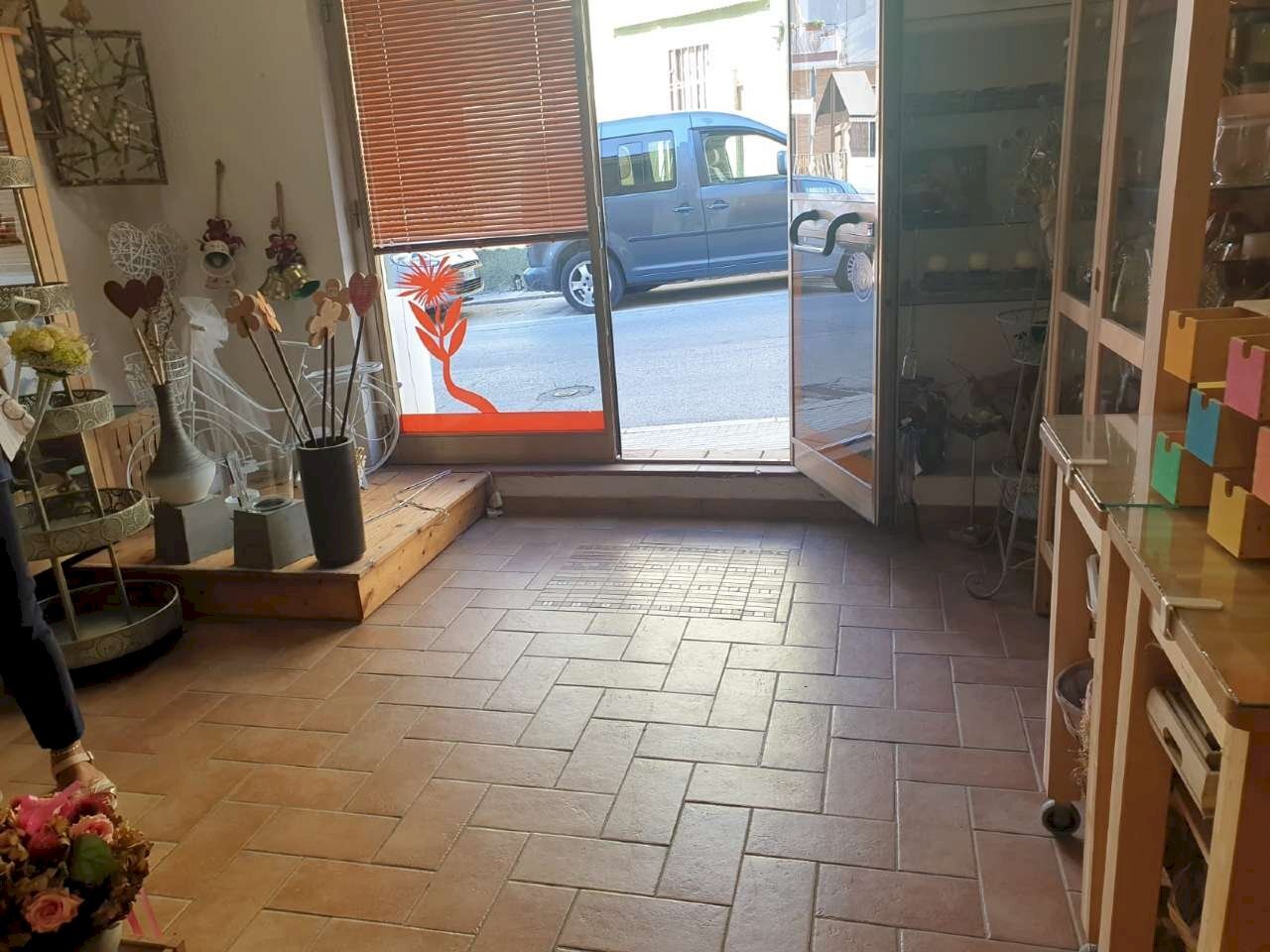 img-20210928-wa0006 - Negozio Agugliano - foto 2
