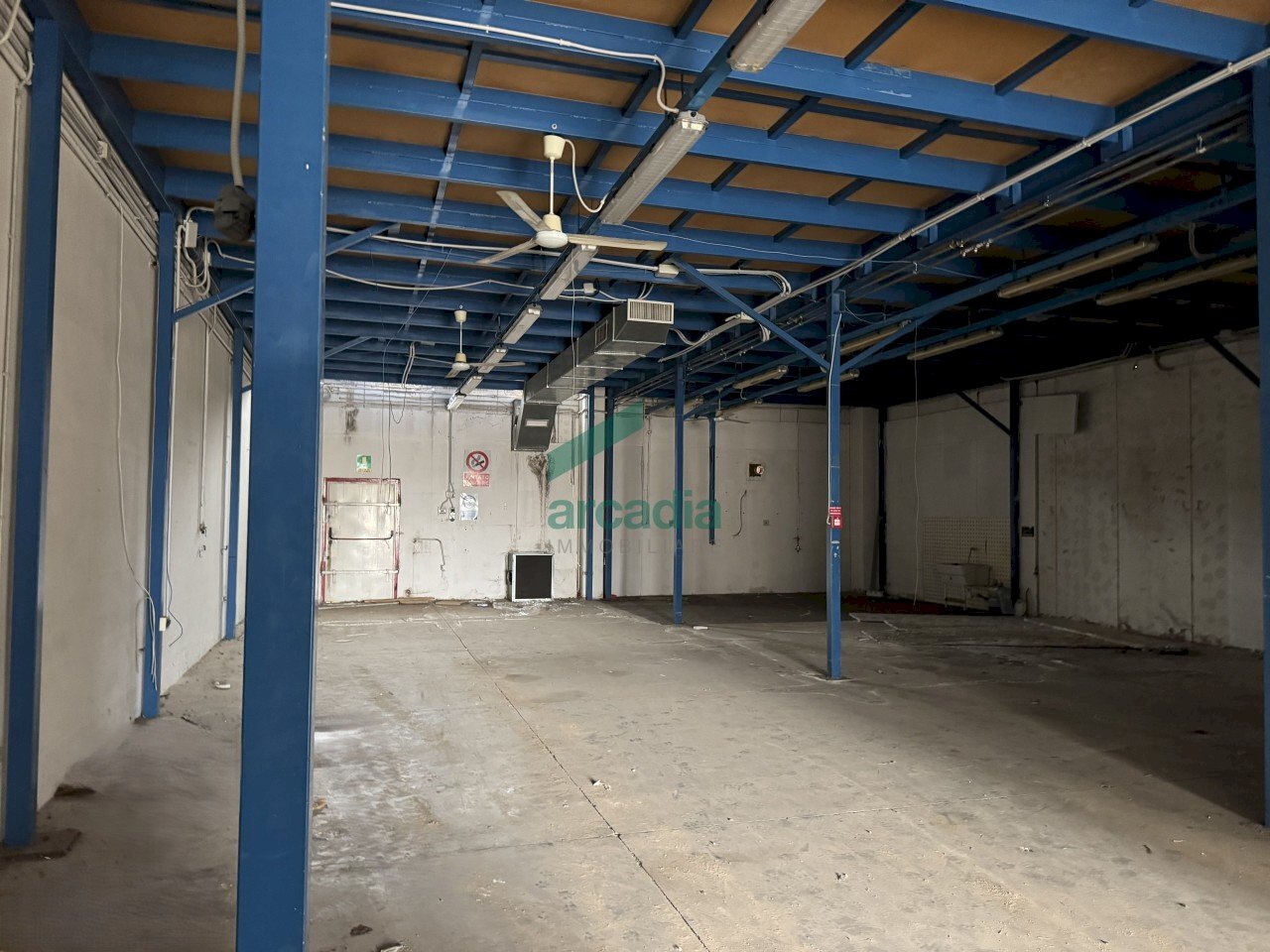 interno - Locale Commerciale SP231 KM 3, 800, Bitonto - foto 2