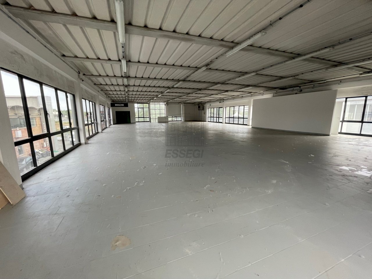 capannone in vendita a Lucca (2).jpg - Locale Commerciale Lucca - foto 2