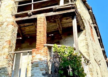 52a0cd20-3ac6-4f85-aee4-8f3f386cd7c1.jpg - Porzione di casa Via Roma 24, Mioglia - foto 4