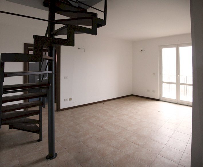 A6_soggiorno.jpg - Attico Ameglia - foto 2