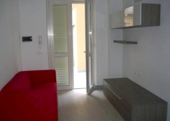 Stanza arredata - Bilocale via Ormea Carlo Francesco, 150, Torino (zona San Salvario) - foto 2