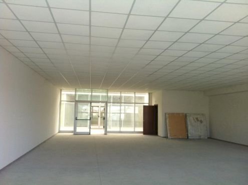 b6a99f72a670e07f8c53f0a9f2d0e586.jpg - Locale Commerciale Via Mazzarosa, Lucca - foto 1