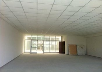 b6a99f72a670e07f8c53f0a9f2d0e586.jpg - Locale Commerciale Via Mazzarosa, Lucca - foto 1