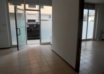 fondo_commerciale_in_affitto_a_firenze_zona_gavina - Locale Commerciale Via Mazzarosa, Lucca - foto 9