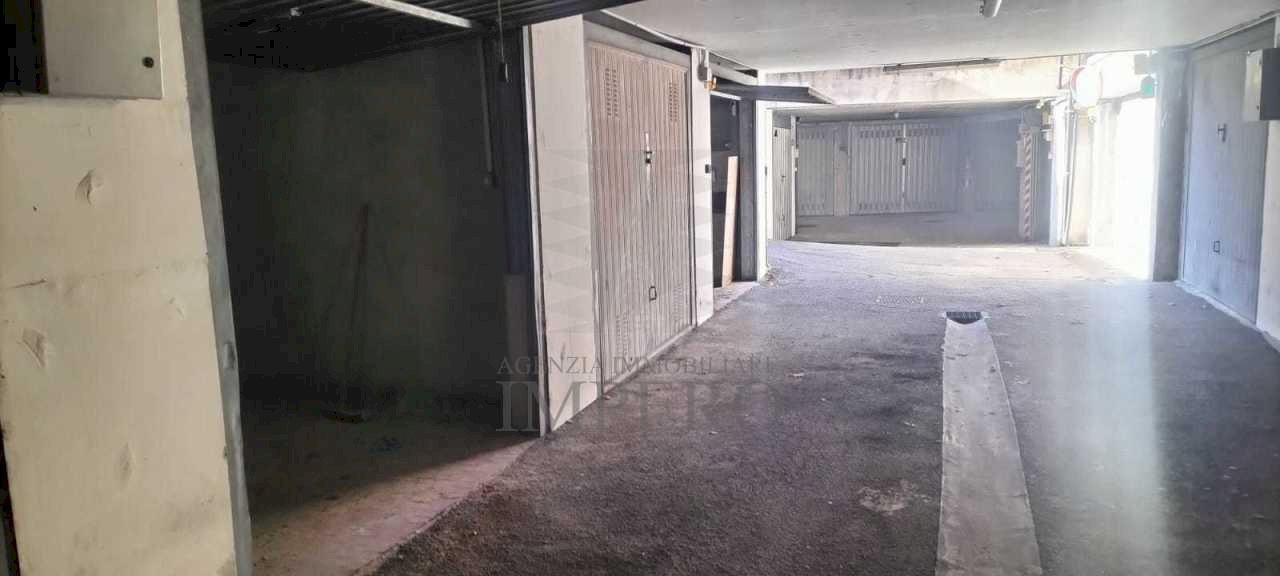 spazio di manovra - Box Corso Limone Piemonte 86, Ventimiglia - photo 1