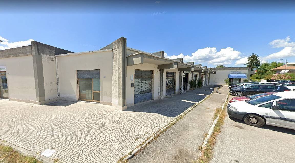 esterno principale - Shop piazzale Caravaggio, Rieti - photo 1