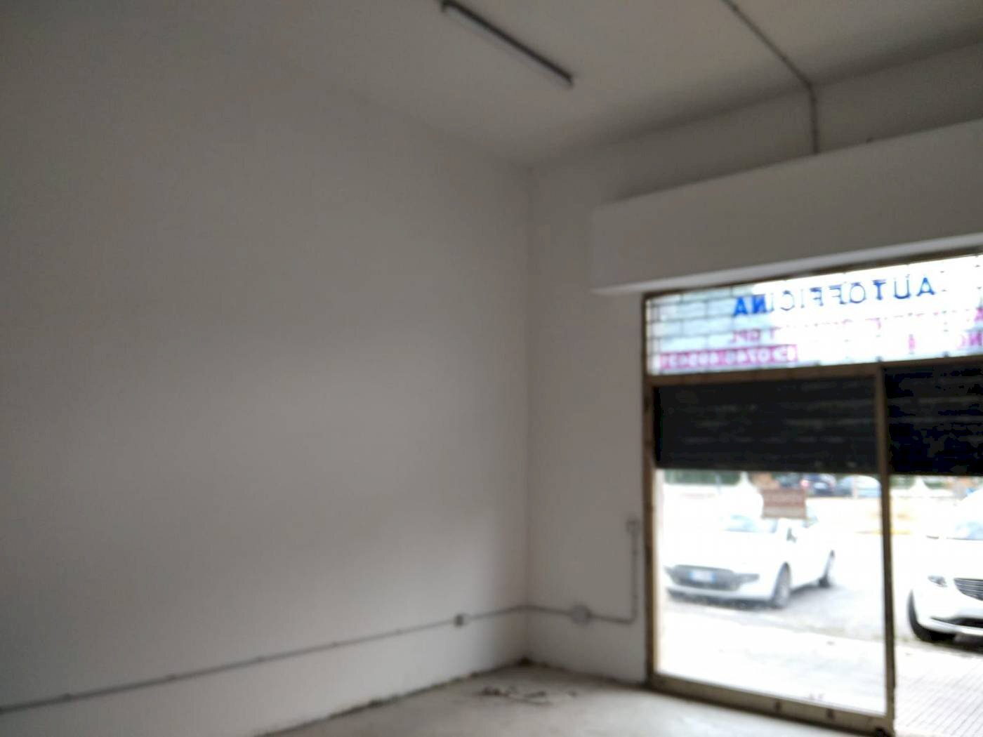 ingresso prinicipale - Shop piazzale Caravaggio, Rieti - photo 3