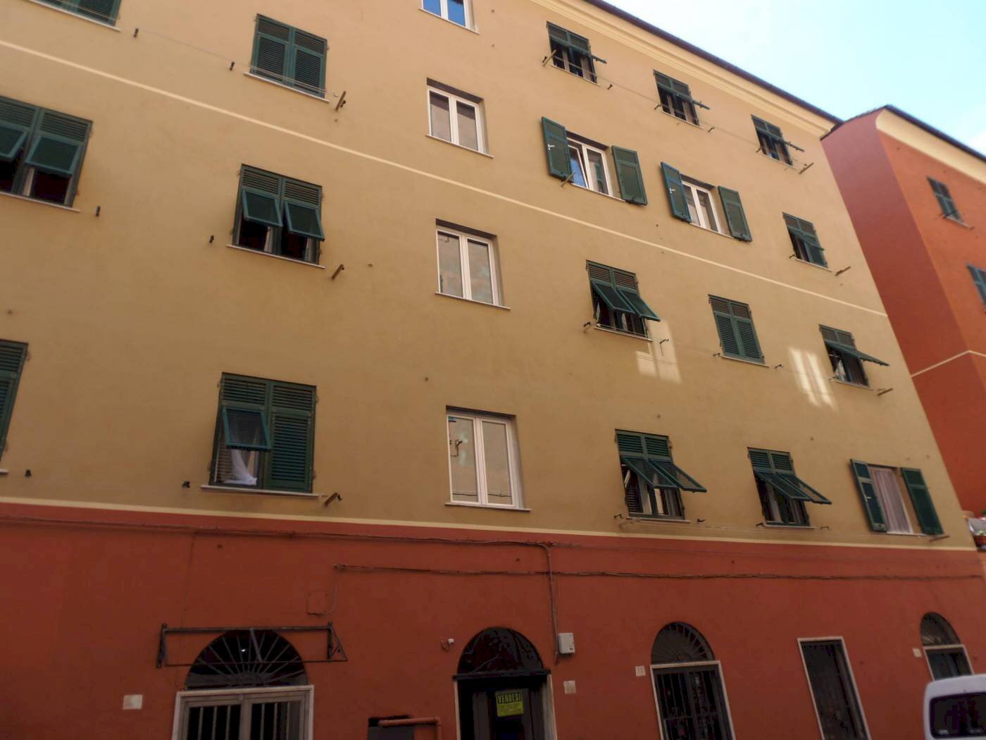 Facciata - Trilocale via Ursone da Sestri, 6, Genova (zona Sestri Ponente) - foto 2