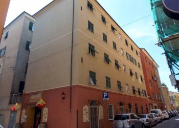 Facciata - Trilocale via Ursone da Sestri, 6, Genova (zona Sestri Ponente) - foto 1