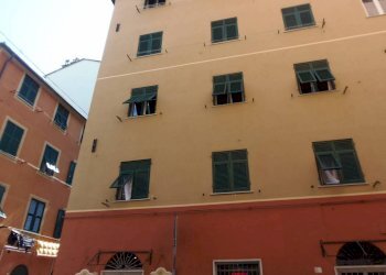 Facciata - Trilocale via Ursone da Sestri, 6, Genova (zona Sestri Ponente) - foto 3