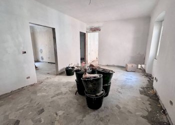 Salone - Trilocale via Ursone da Sestri, 6, Genova (zona Sestri Ponente) - foto 4