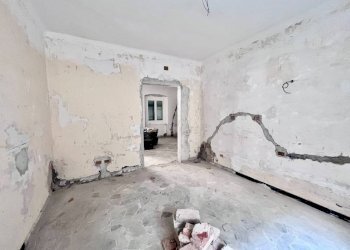 Stanza non arredata - Trilocale via Ursone da Sestri, 6, Genova (zona Sestri Ponente) - foto 8