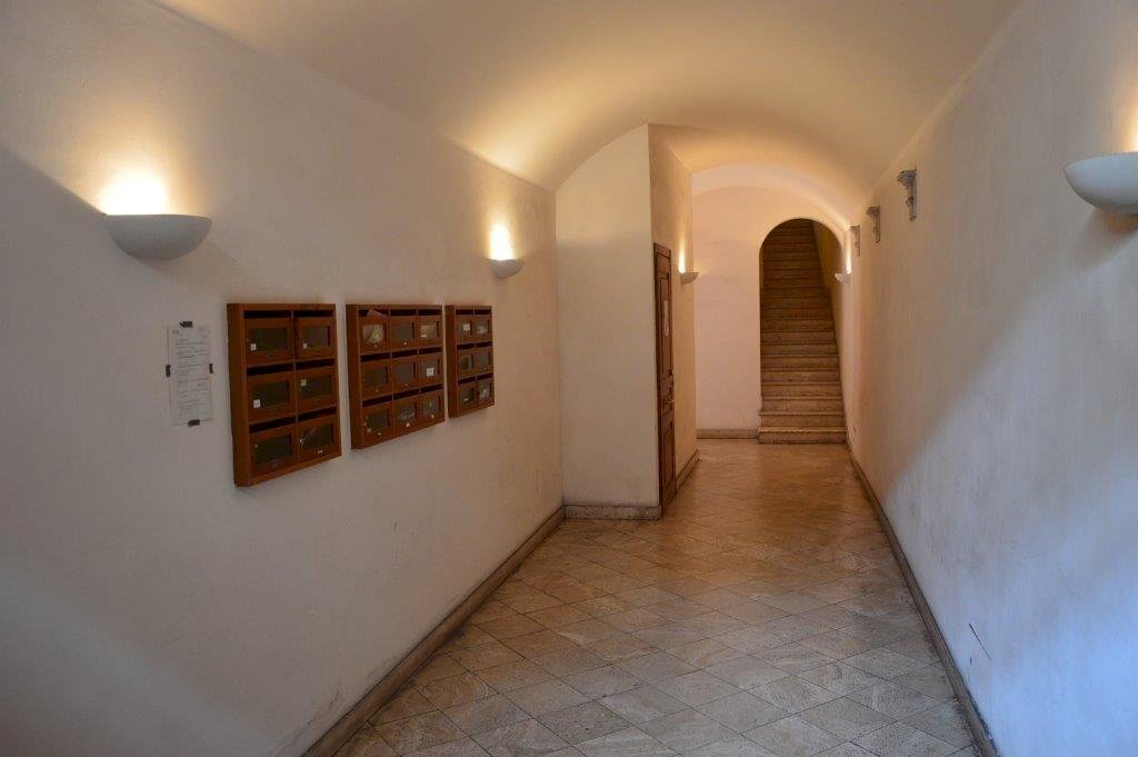 6 Ingresso Via Bernabei.jpg - Trilocale Piazza del Plebiscito, Ancona - foto 2
