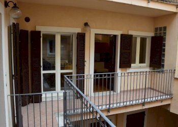 11 Balcone esclusivo e portone di accesso.jpg - Appartamento Piazza del Plebiscito, Ancona - foto 4