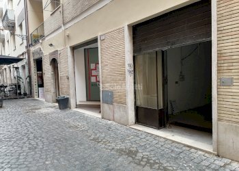 IMG_20211105_112211.jpg - Locale Commerciale Via Remigio Farnetti, Frascati - foto 1