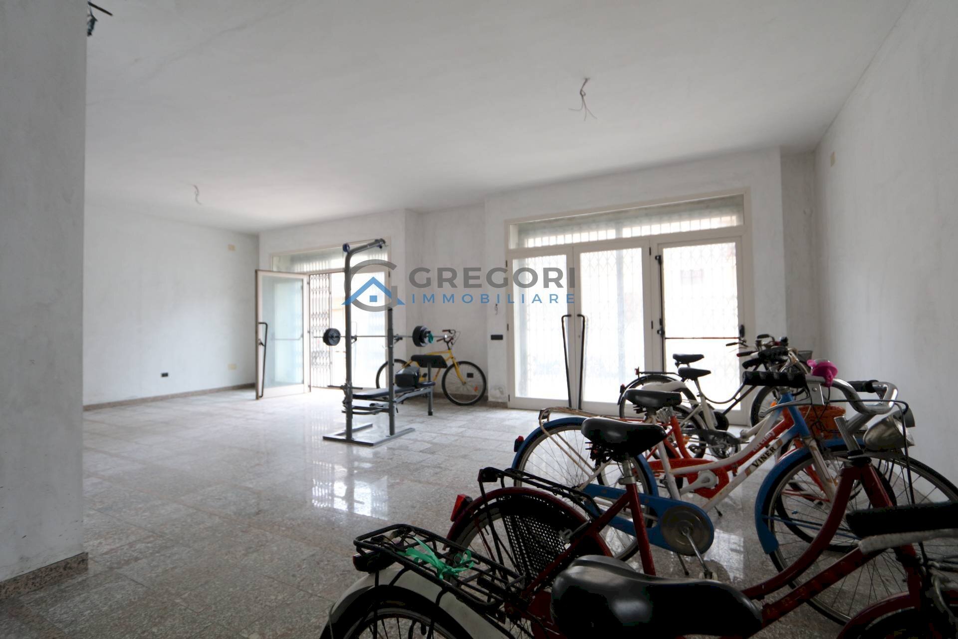 Locale Commerciale Via Garibaldi, Alba Adriatica - foto 1