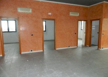 locali_e_fondi_commerciali_ufficio_a_sarzana_54000 - Commercial Premises Via roma, Lucca - photo 4