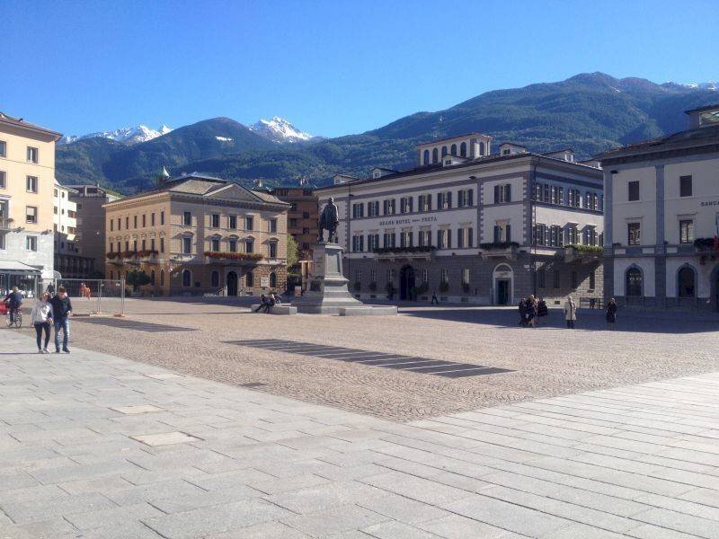 Box piazza Giuseppe Garibaldi, Sondrio - foto 1