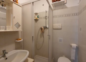 bagno 2 (doccia) appartamento via delle campanule - Appartamento Via delle Campanule 116, Genova (zona Quarto) - foto 11