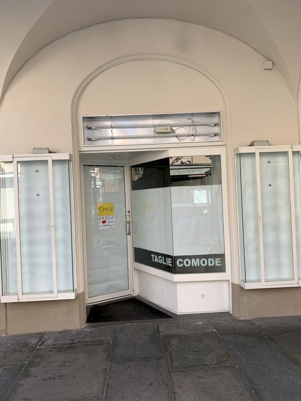 vetrina - Commercial Premises Reggio nell'Emilia - photo 1