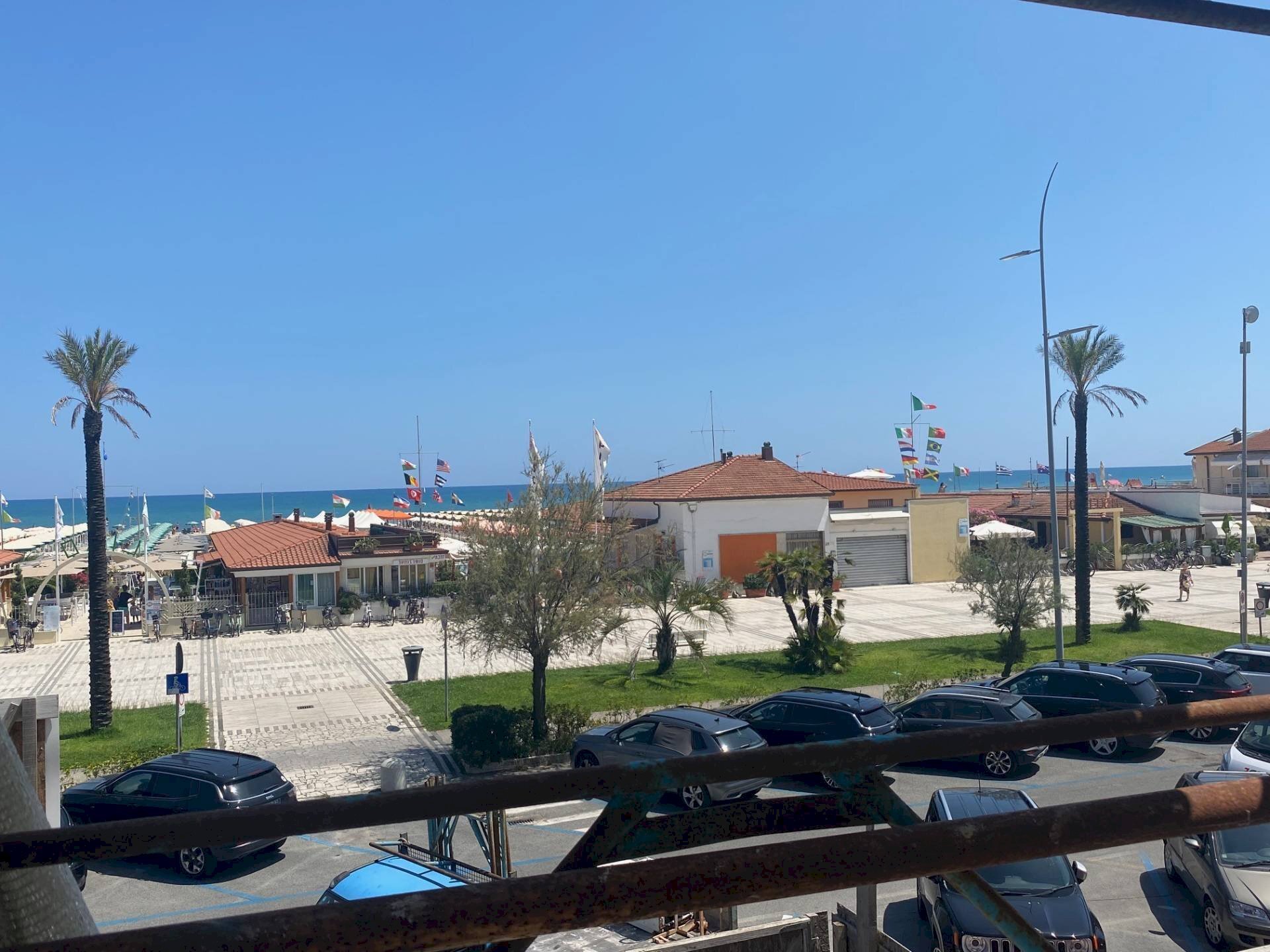 Four-room apartment piazza lemmetti, Camaiore - photo 1