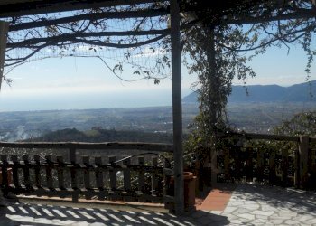 3) terrazza esterna.JPG - Semi-detached house Via Marciano 48, Castelnuovo Magra - photo 10