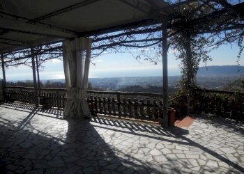 5) terrazza esterna.JPG - Semi-detached house Via Marciano 48, Castelnuovo Magra - photo 12