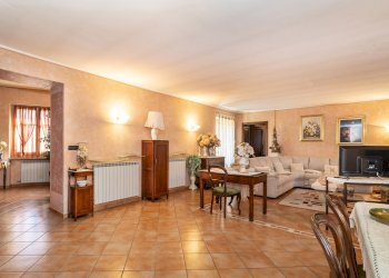 salone - Appartamento Corso Re Umberto, 16, Verzuolo - foto 1