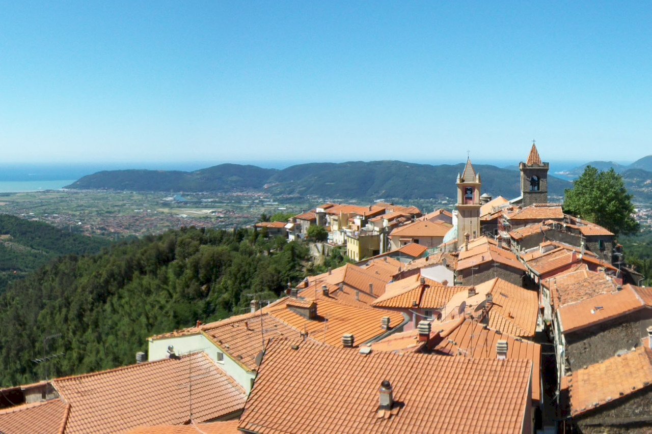 Fosdinovo_vista_panoramica_Golfo_Poeti.jpg - Portion of a house Fosdinovo - photo 1