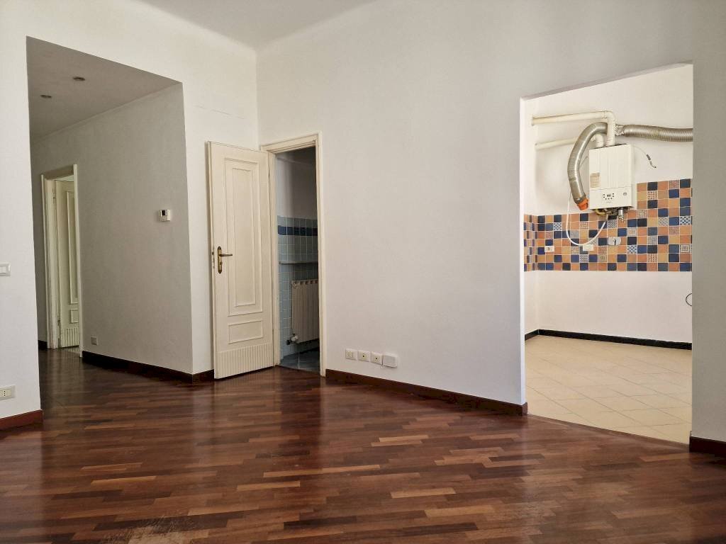 Tinello - Quadrilocale via Massimo d'Azeglio, 1, Genova (zona Sampierdarena) - foto 1