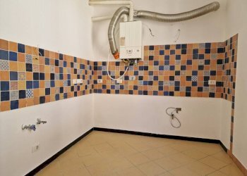 Angolo cottura - Quadrilocale via Massimo d'Azeglio, 1, Genova (zona Sampierdarena) - foto 3