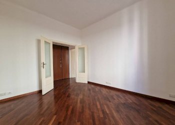 Soggiorno - Quadrilocale via Massimo d'Azeglio, 1, Genova (zona Sampierdarena) - foto 4