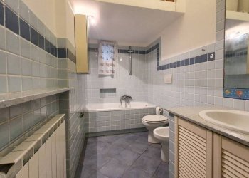 Bagno - Quadrilocale via Massimo d'Azeglio, 1, Genova (zona Sampierdarena) - foto 7