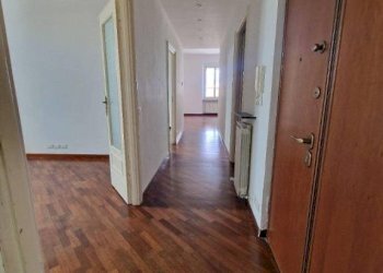 Ingresso - Quadrilocale via Massimo d'Azeglio, 1, Genova (zona Sampierdarena) - foto 12