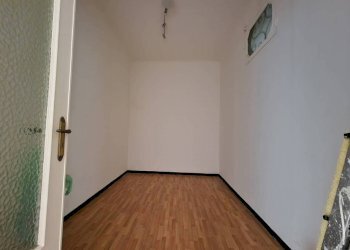 Ripostiglio - Quadrilocale via Massimo d'Azeglio, 1, Genova (zona Sampierdarena) - foto 13