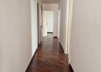 Corridoio - Quadrilocale via Massimo d'Azeglio, 1, Genova (zona Sampierdarena) - foto 21