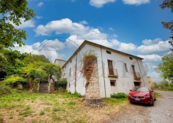 Rustico Via Limanti, Paterno - foto 1