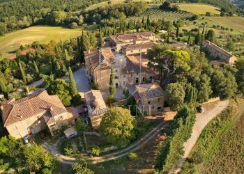 Castle Asciano - photo 1