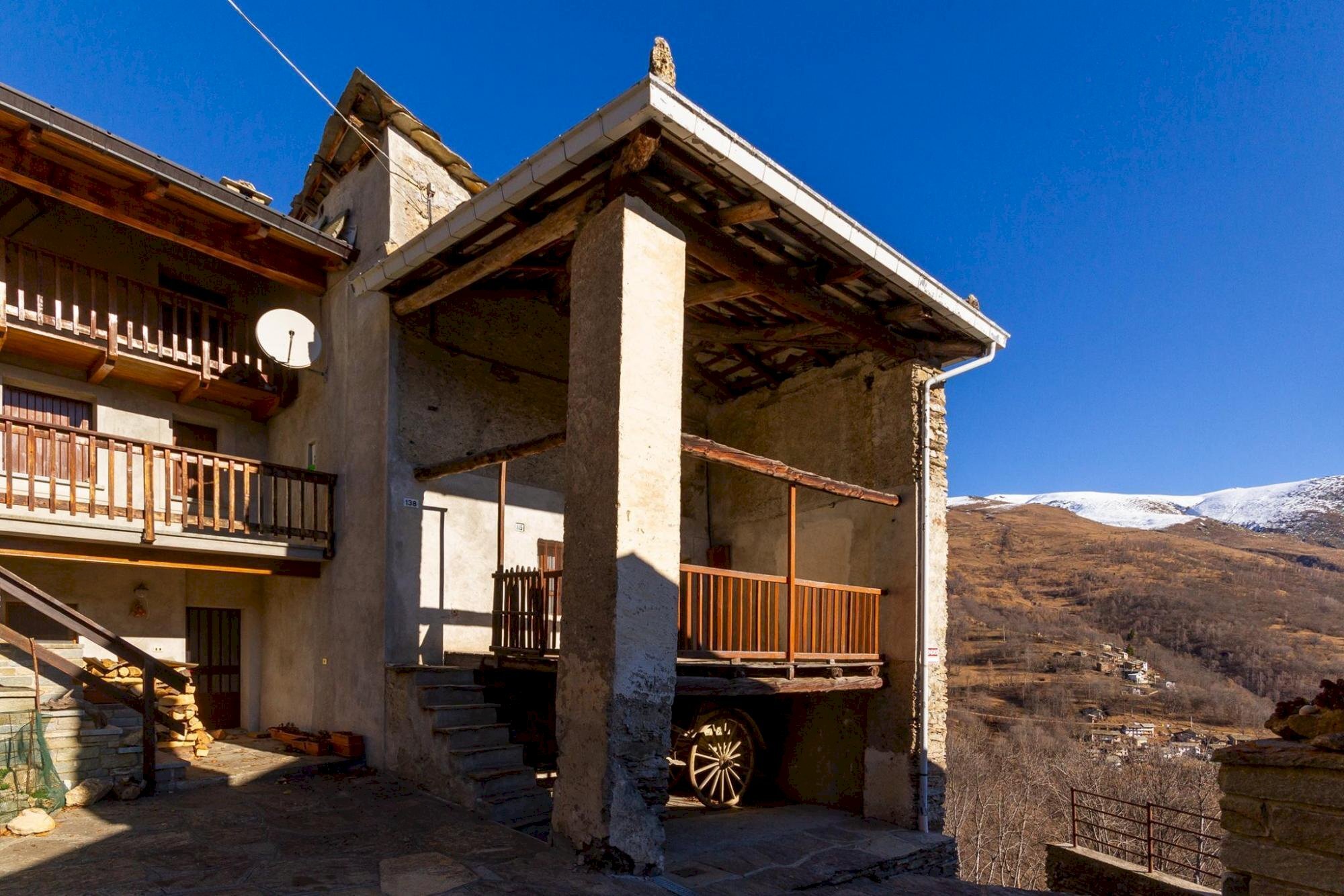 Casa semi indipendente Frazione Borgo, 140, Crissolo - foto 1