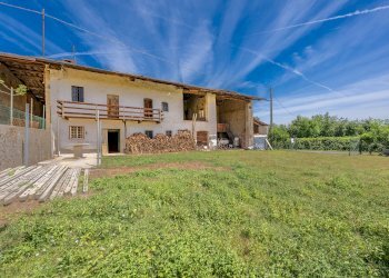 Portion of a house Via Becetto, 8, Barge - photo 2