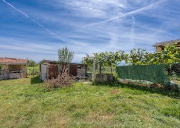 Portion of a house Via Becetto, 8, Barge - photo 7
