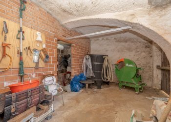 Portion of a house Via Becetto, 8, Barge - photo 18