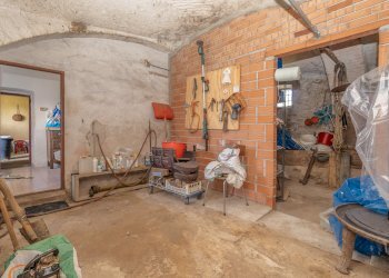 Portion of a house Via Becetto, 8, Barge - photo 19