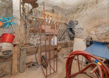 Portion of a house Via Becetto, 8, Barge - photo 20