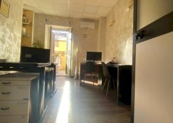 Interno non residenziale - Negozio via Monfalcone, 55, Torino (zona Santa Rita) - foto 2