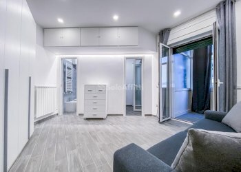 SOGGIORNO/CAMERA DA LETTO - Appartamento Piazza Enrico De Leva, Napoli - foto 3