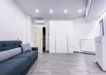 SOGGIORNO/CAMERA DA LETTO - Appartamento Piazza Enrico De Leva, Napoli - foto 5