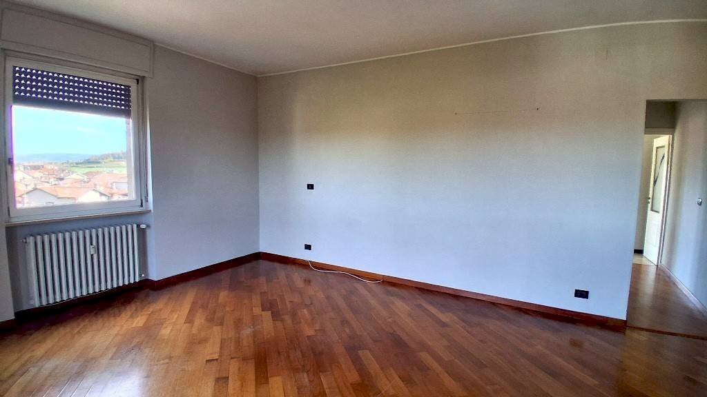 Soggiorno - Appartamento piazza Martiri, 9, Bene Vagienna - foto 2